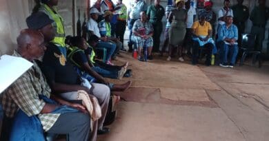 De Deur SAPS engages Tshepong community De Deur SAPS engages Tshepong community