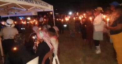 Community gathers for R59 victims Candle-Light Memorial Community gathers for R59 victims Candle-Light Memorial